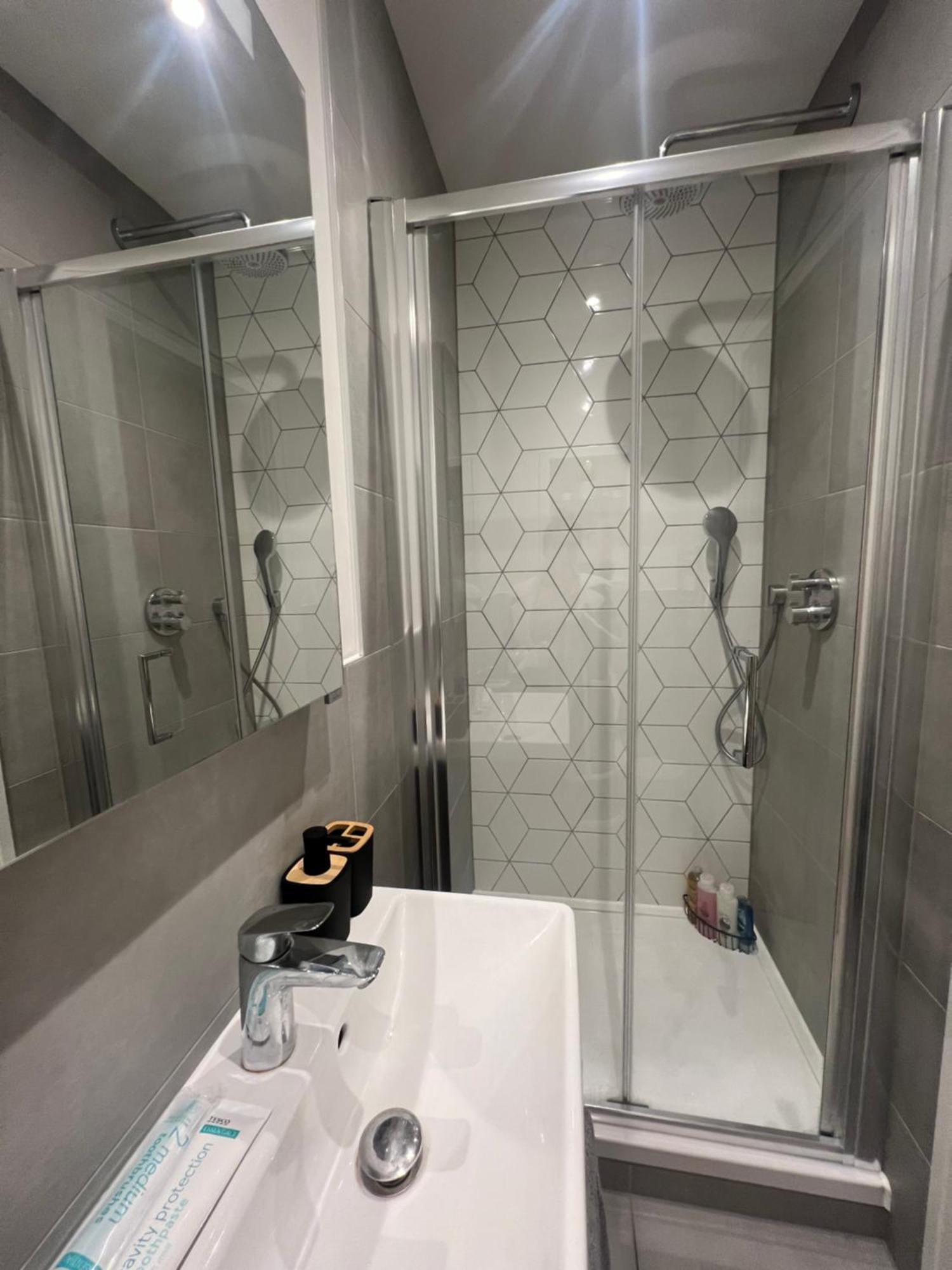 London Heathrow Airport Apartment Voyager House Terminal 12345 - Ev Electric And Parking Available! Hillingdon Exteriör bild
