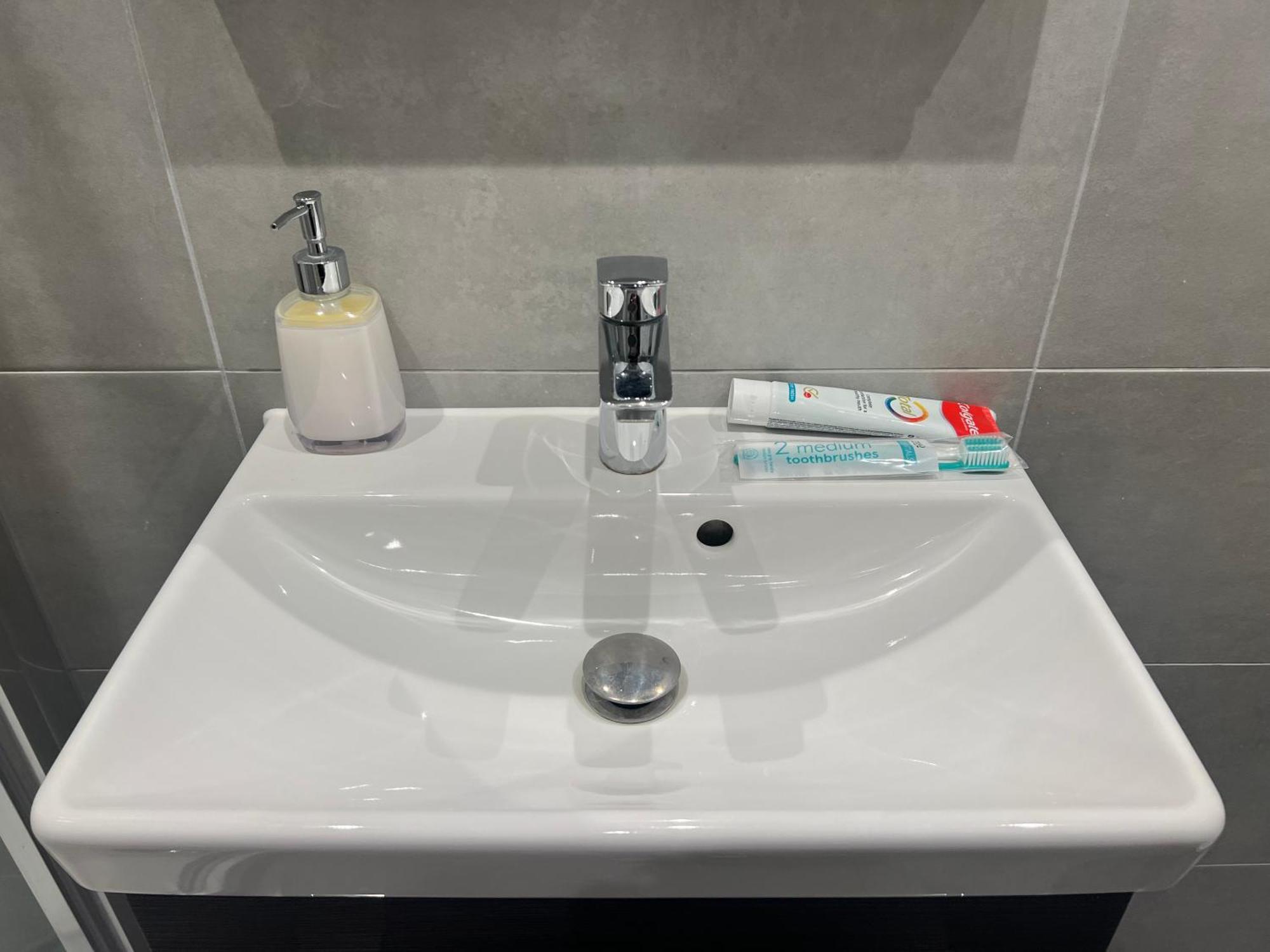 London Heathrow Airport Apartment Voyager House Terminal 12345 - Ev Electric And Parking Available! Hillingdon Exteriör bild